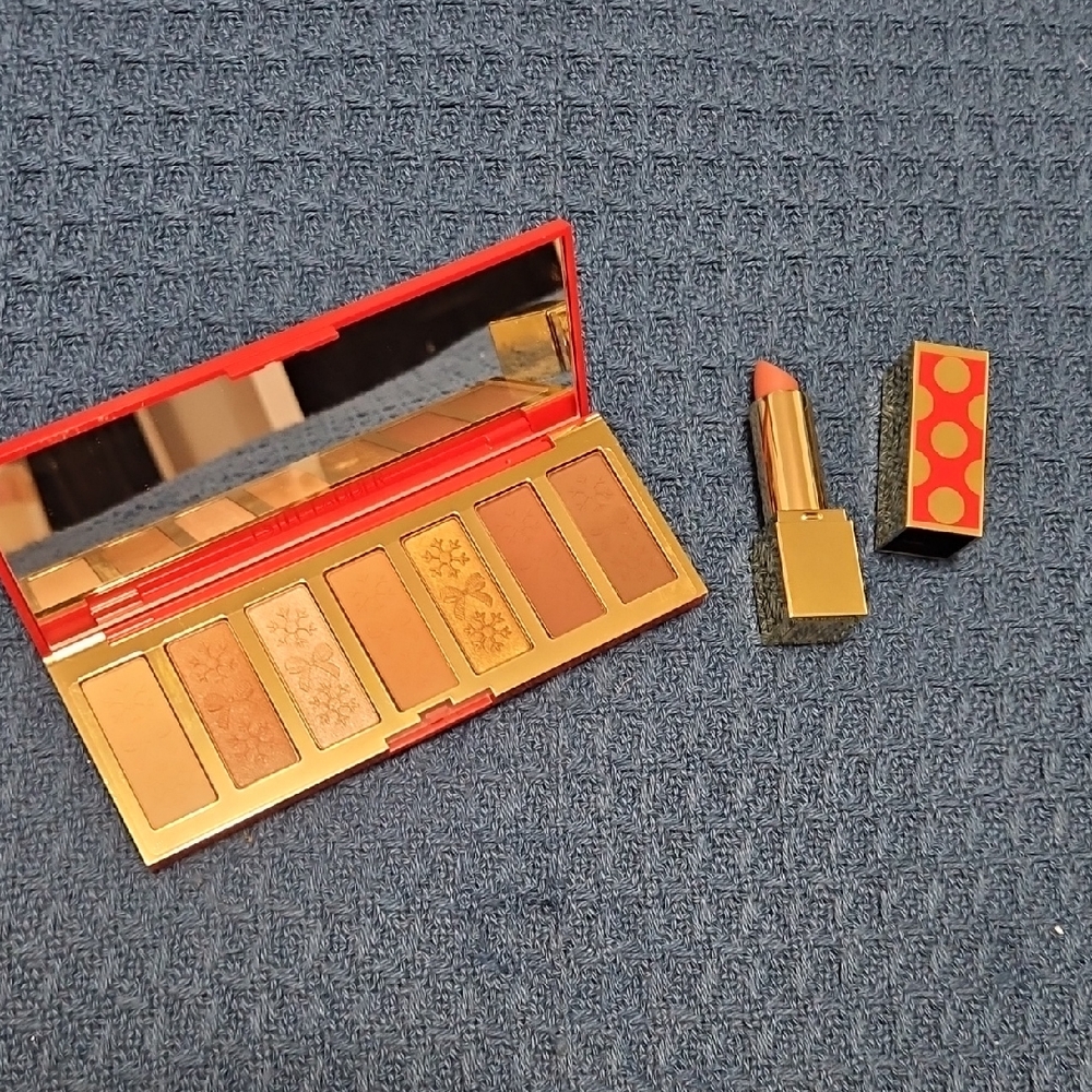 2025 Holiday Estee Lauder Glow Eyeshadow Palette with Nude Lipstick